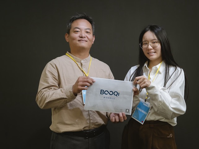Wenteng Chang and Baoqi Wang holding Baoqi Smart materials at the NTU Garage opening ceremony.